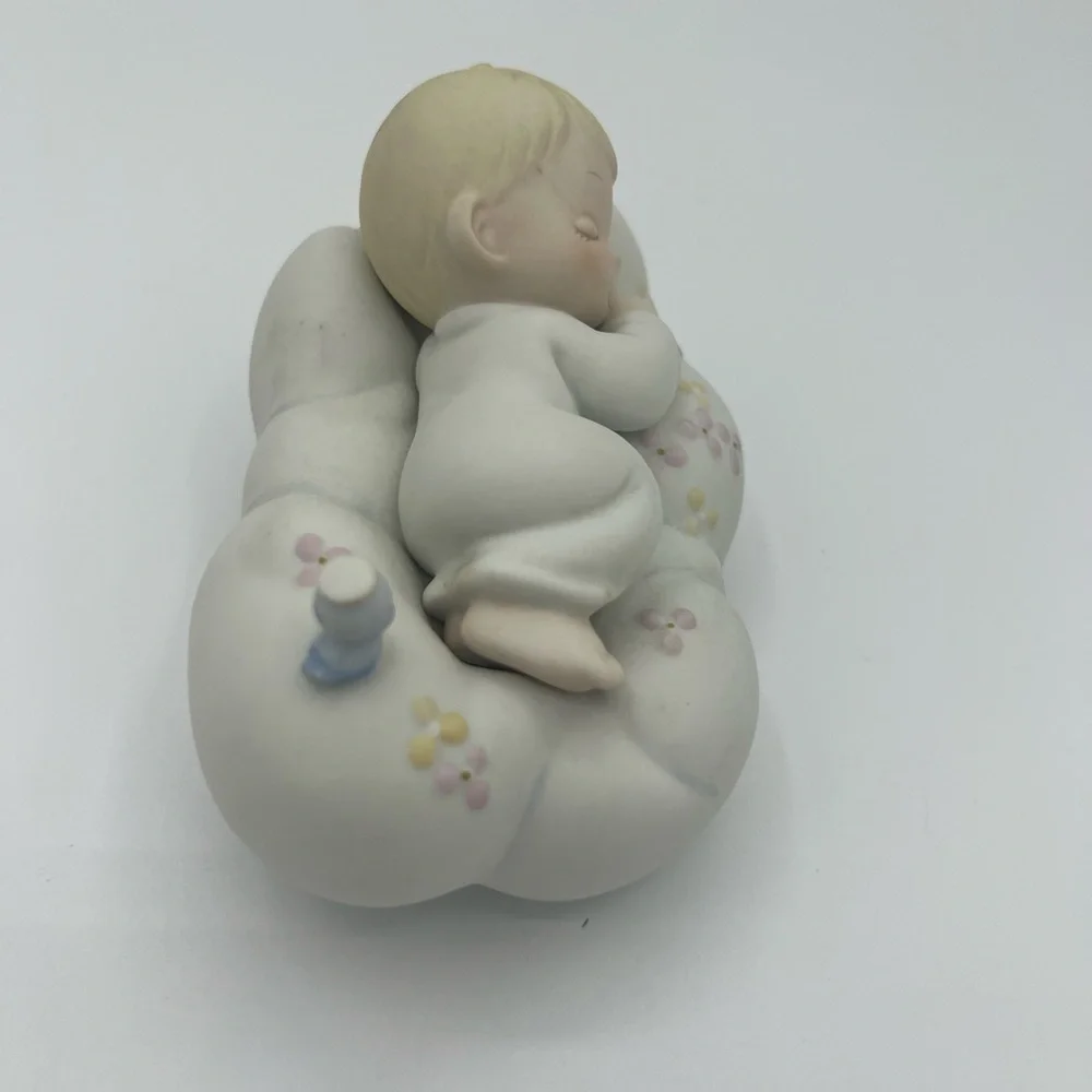 521922 Precious‎ Moments Safe in the Arms of Jesus Enesco Boy (1992)